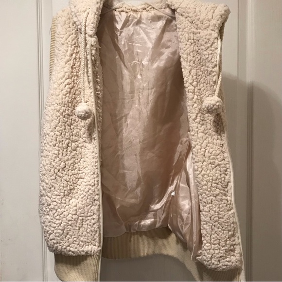 Cream hooded faux Sherpa vest - Picture 3 of 6